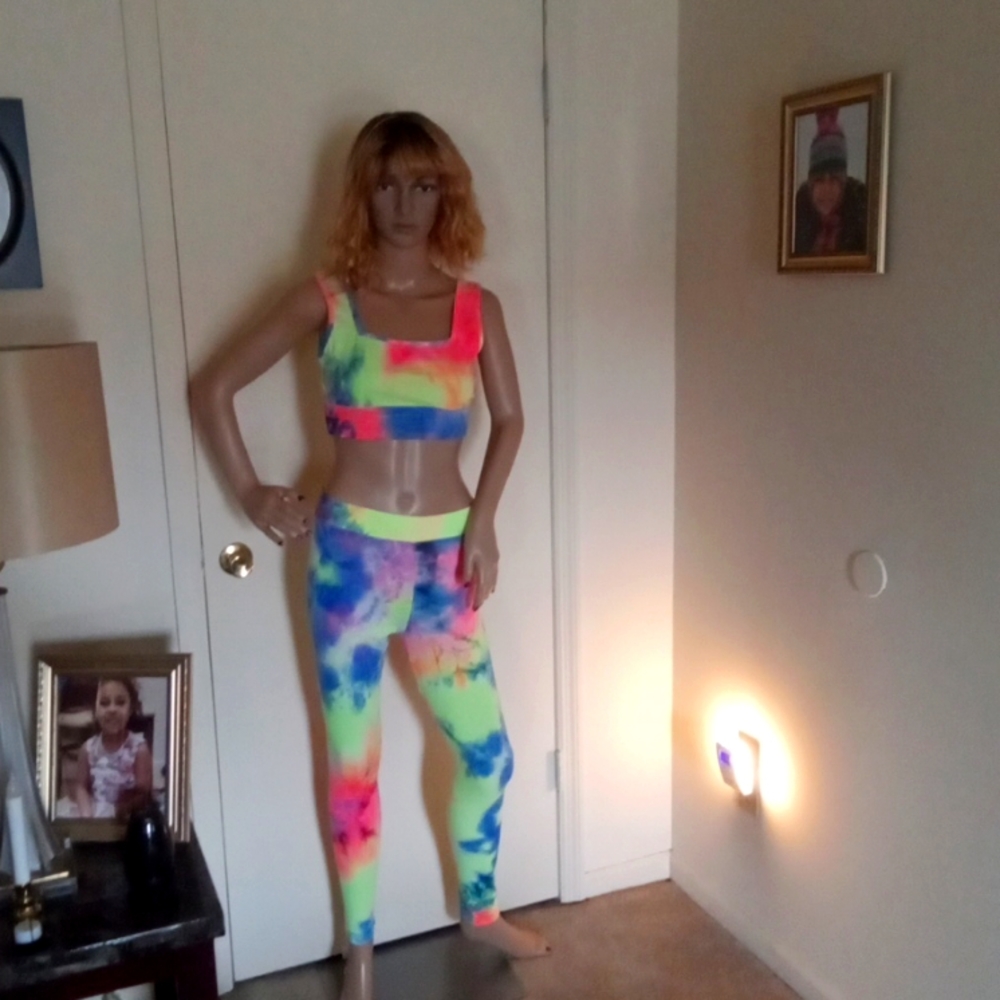 ELLIE & KATE  YOGA & BODY WORKOUT /HANGOUT TOO OUTFIT
